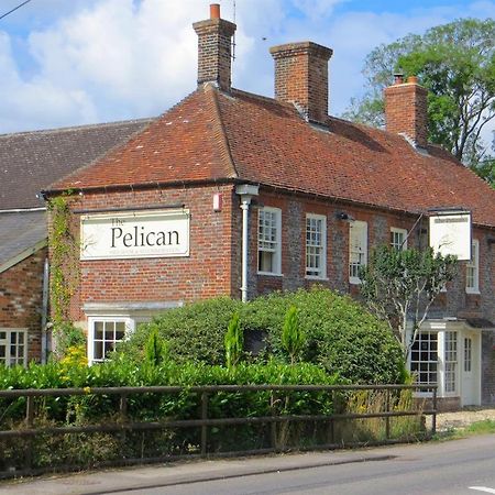 The Pelican Inn Froxfield  Εξωτερικό φωτογραφία